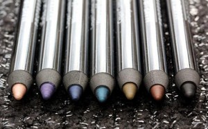 8Avoid black eyeliners